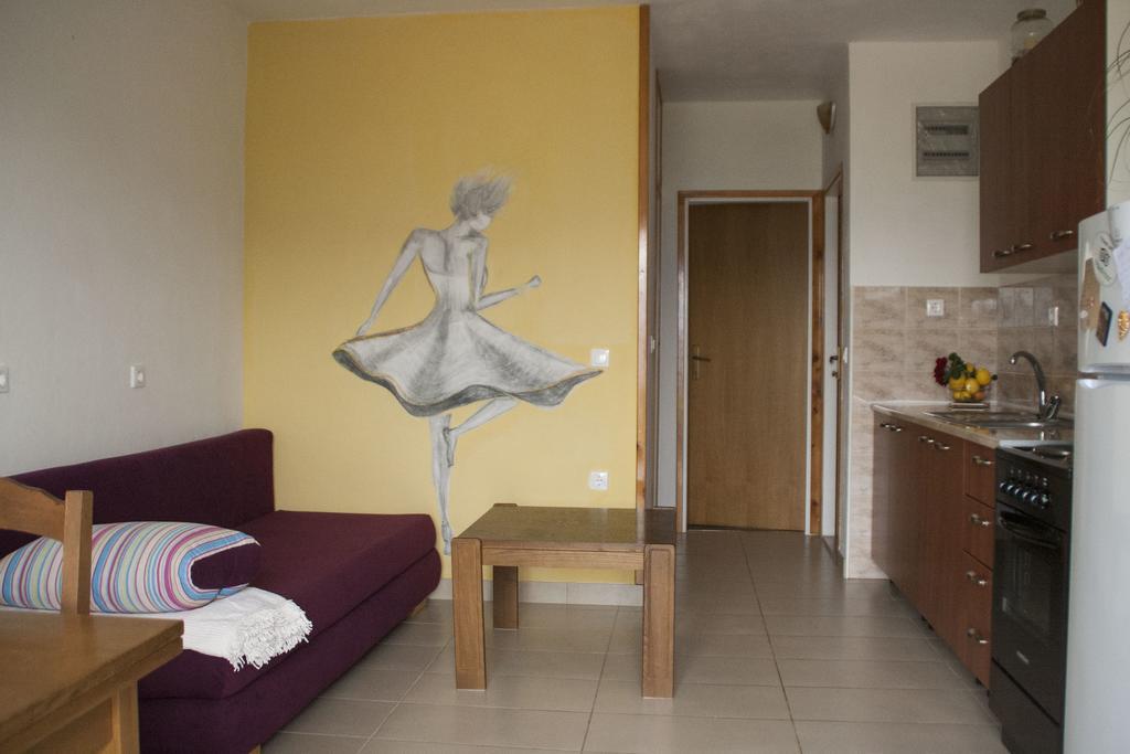 ルンバルダハウス バグリヤアパートメント 部屋 写真
